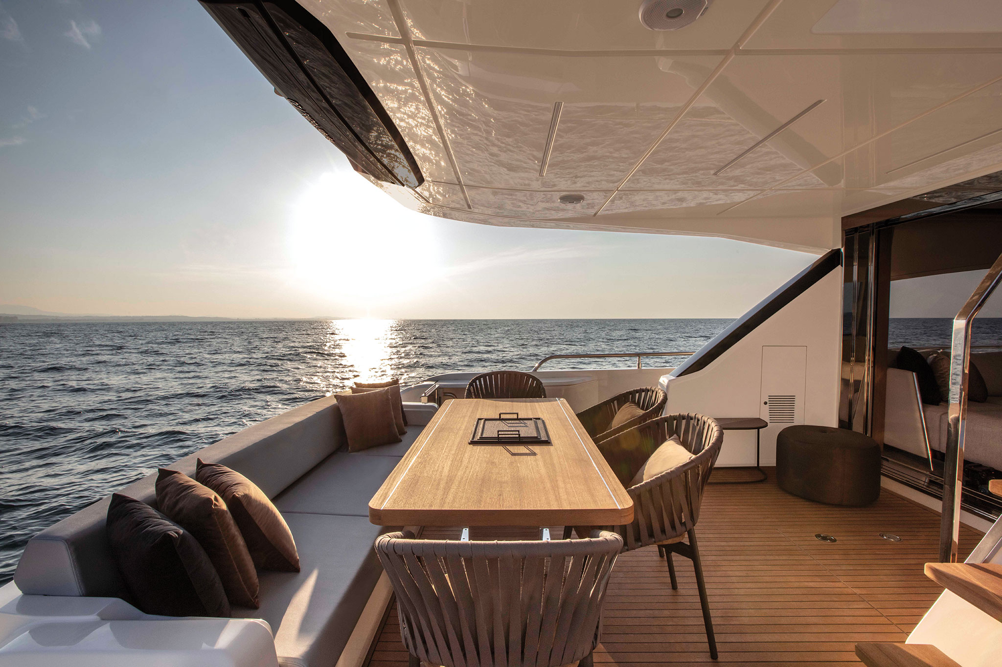 ferretti-Yachts-720- cockpit-yachts-france-173